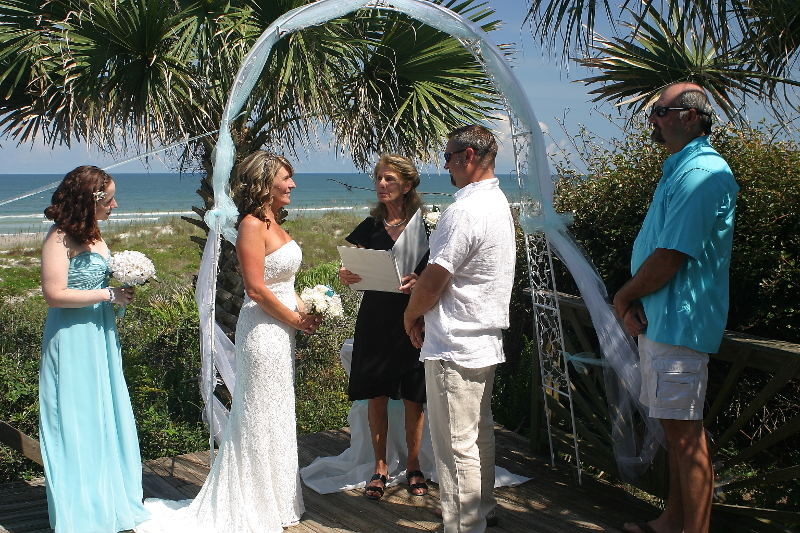Crescemt-Beach-Yard-Wedding-scaled